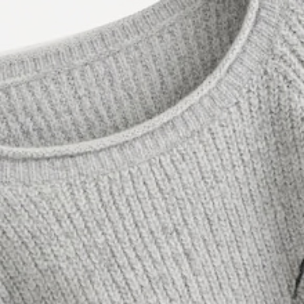 Flowers and Pearls Sweater - Picture 4 of 4